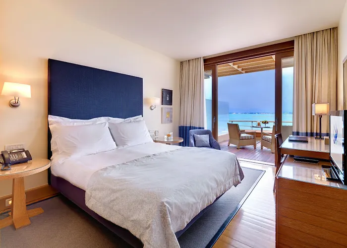 Amphitryon Hotel
